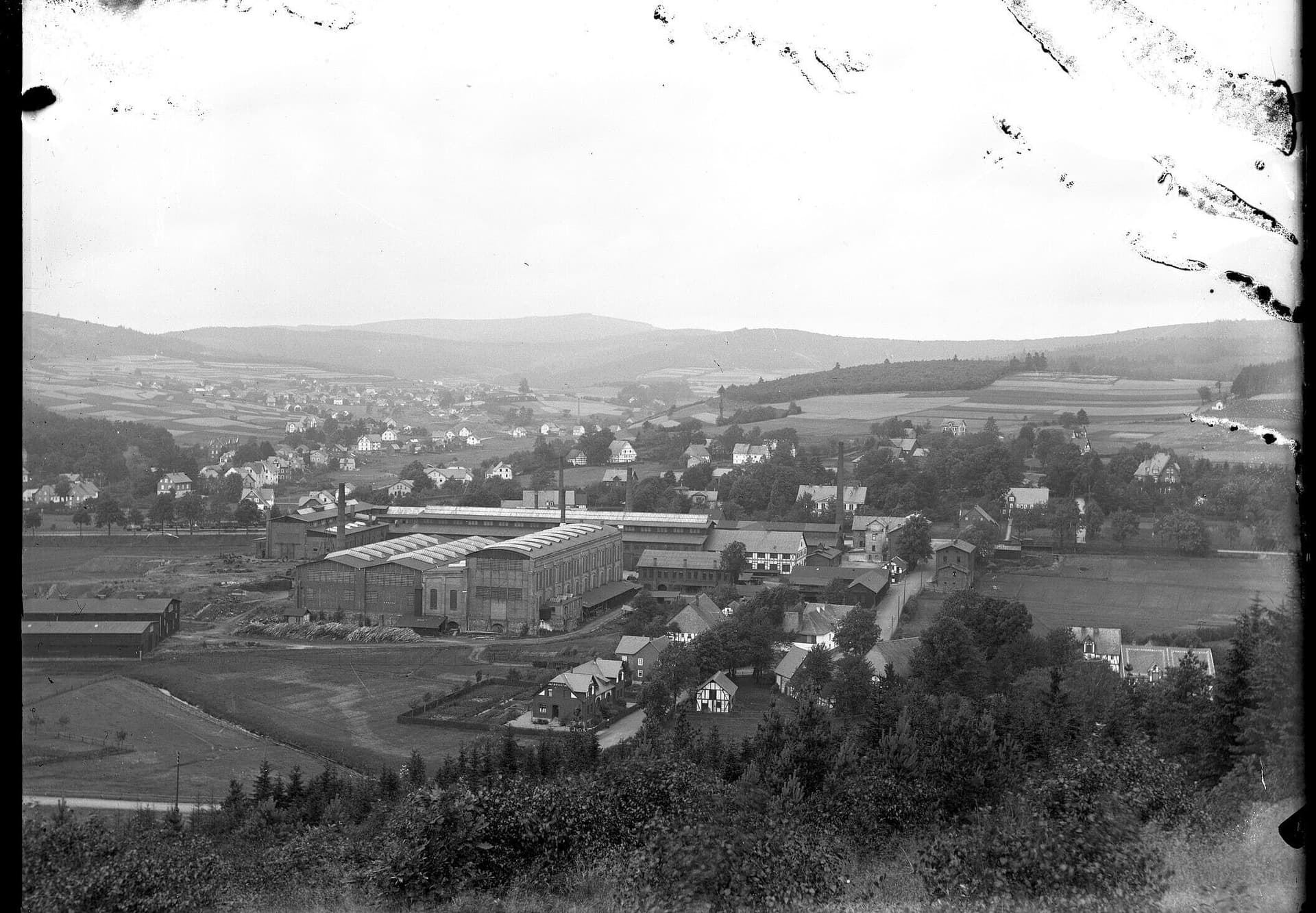 Blick auf Dahlbruch mit Gebäuden der Maschinenfabrik Gebr. Klein, heute sms group GmbH Blick auf Dahlbruch mit Gebäuden der Maschinenfabrik Gebr. Klein, heute sms group GmbH