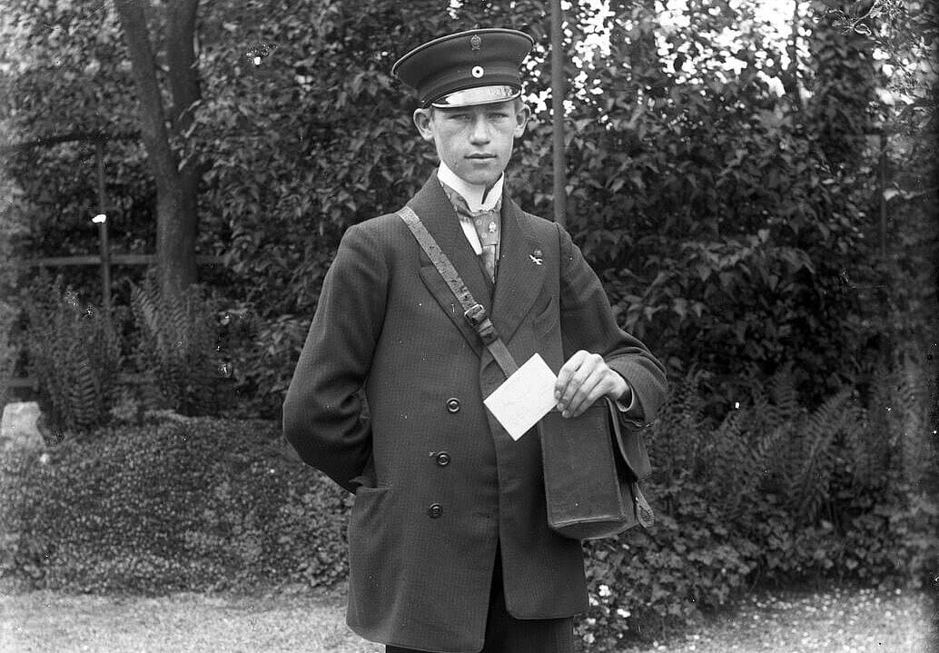 Friedrich Wilhelm Bäcker (1858-1940):
Postbote,
Siegerland, Anfang des 20. Jh.
© Siegerlandmuseum Friedrich Wilhelm Bäcker (1858-1940):
Postbote,
Siegerland, Anfang des 20. Jh.
© Siegerlandmuseum
